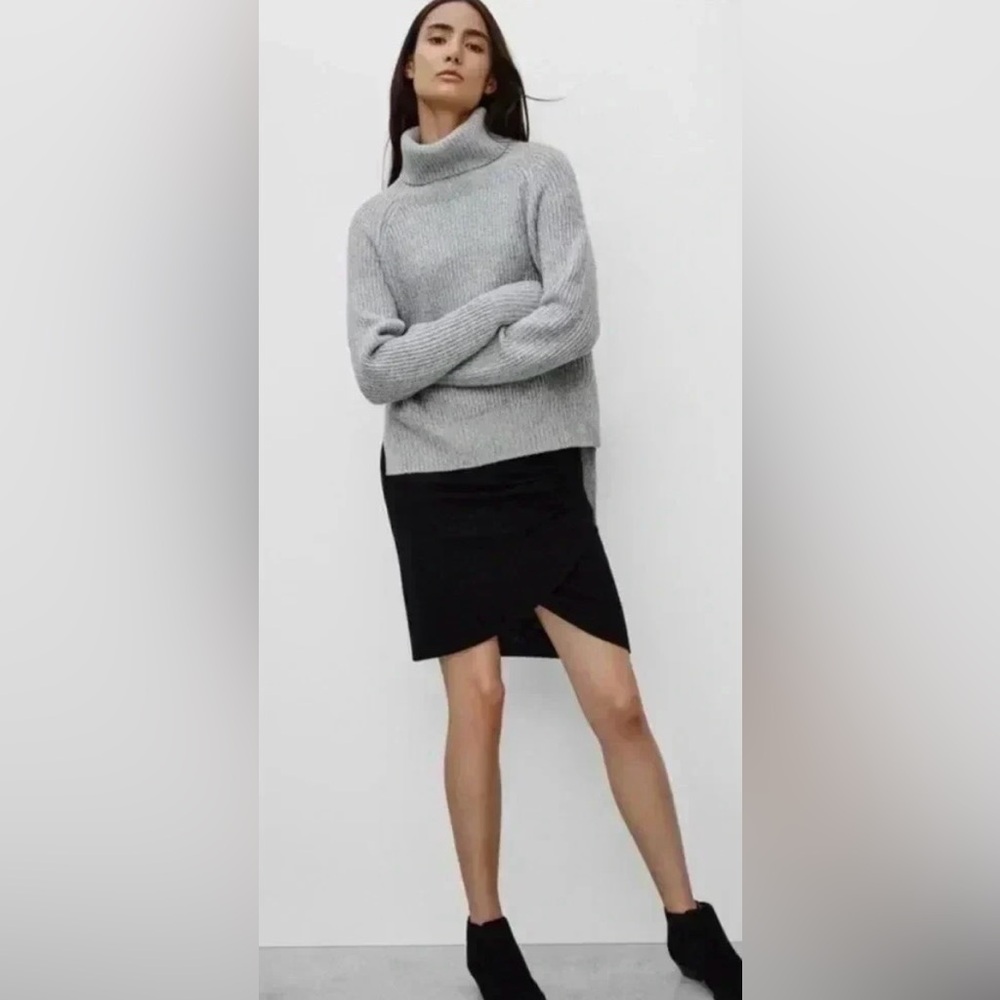 Aritzia Wilfred Free Lin Ribbed Wool Turtleneck High-Low Sweater Small